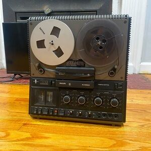 Philips N4504 Audio Recorder - Silver and Black